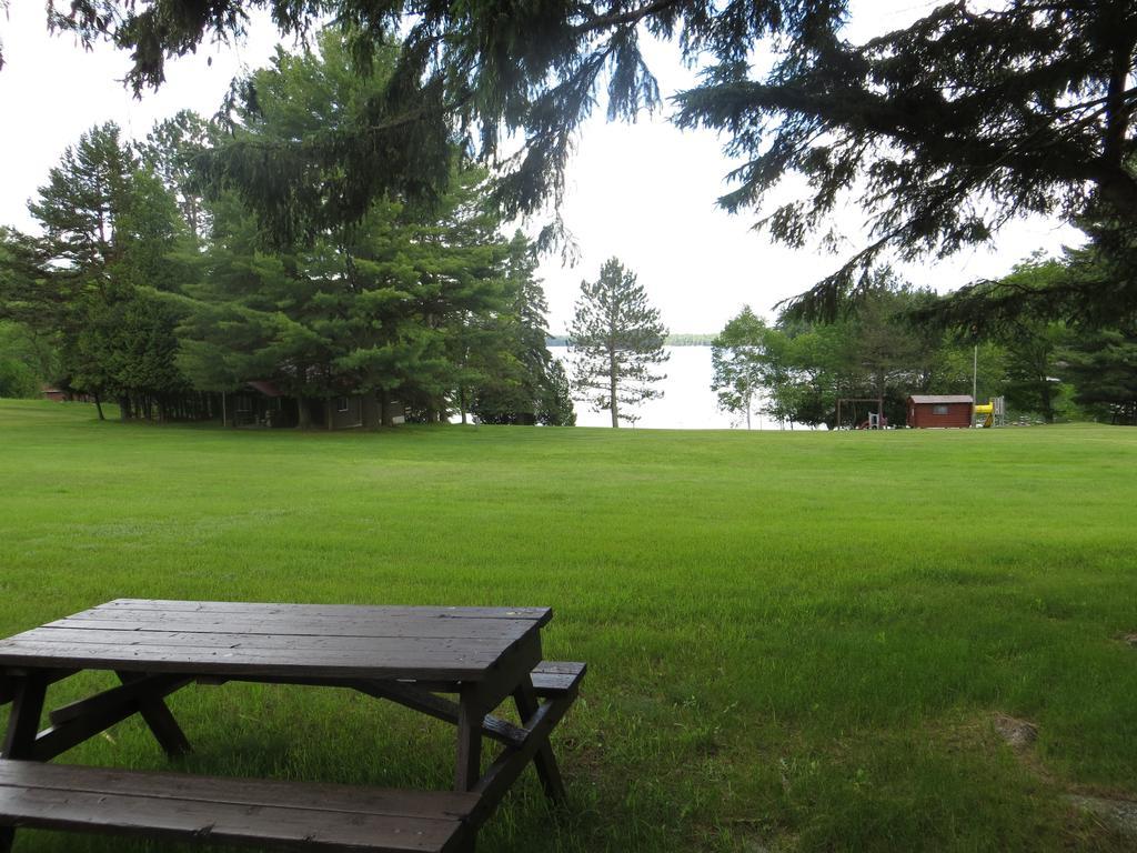 Bondi Village Cottage Resort Lake of Bays Экстерьер фото